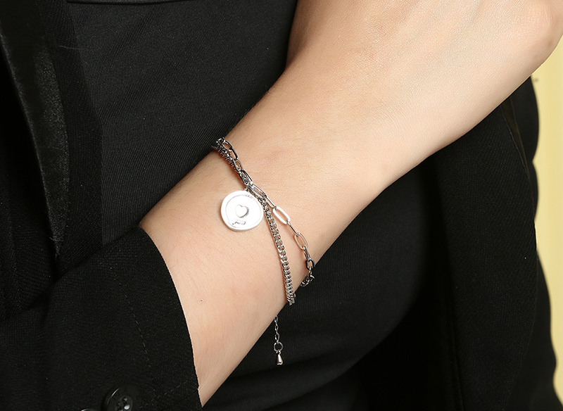 Lắc tay 2 v&ograve;ng, mặt khắc tr&aacute;i tim v&agrave; chữ 